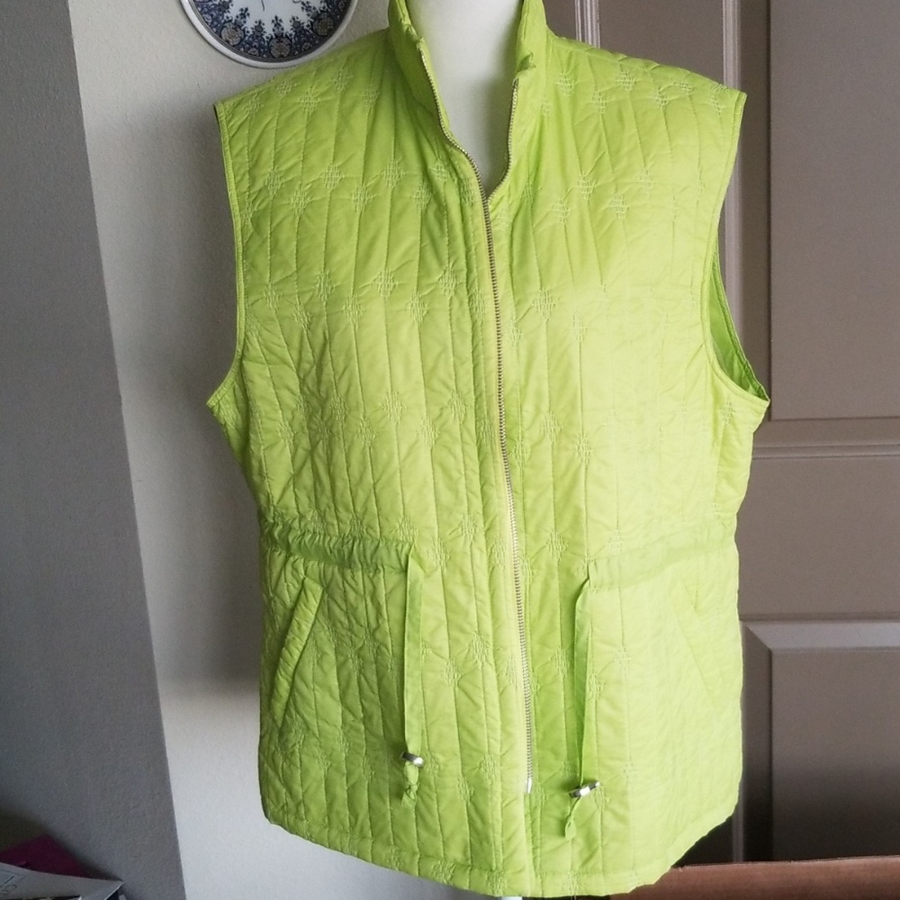 LIme green vest🌻🌻